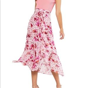 NWT Misa Themis Skirt, beautiful skirt but doesn't fit me